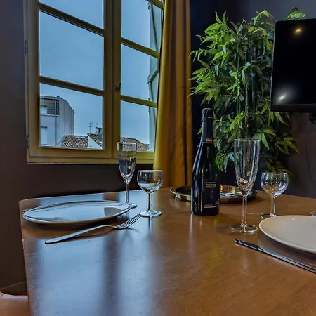 Apartment Parenthese -