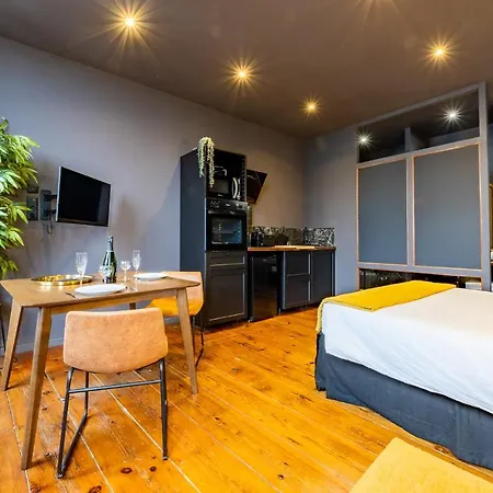 Parenthese - Apartment